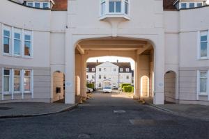 Artists Abode - Stylish 3-Bed Home - Garden, Parking & Near Quay