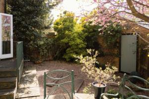 Artists Abode - Stylish 3-Bed Home - Garden, Parking & Near Quay