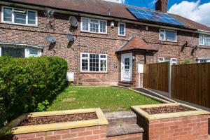 3 Bedroom Family & Contractor House in Aspley, Nottingham - Sleeps 5 - By CircleWay Homes