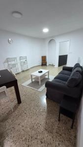 3 bedroom apartment, centrally located, walking distance to beach