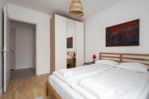 Spacious Apartment with Garden in the Tri-City by Noclegi Renters