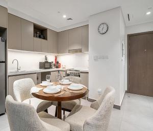 Amazing 2BR at Creek Gate Tower 1