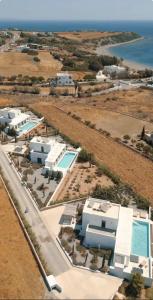 Seashell Villa - Luxury Pool Retreat - 150m Beach