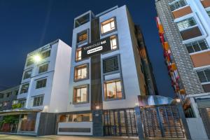 Super Townhouse Oak DLF Newtown Bus Terminal