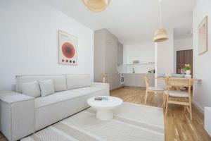 Unique Apartment with Air Conditioning and Underground Parking by Renters Prestige