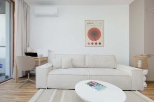 Unique Apartment with Air Conditioning and Underground Parking by Renters Prestige