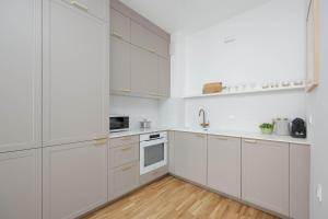 Unique Apartment with Air Conditioning and Underground Parking by Renters Prestige