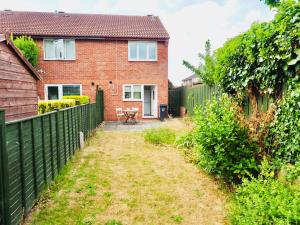 Comfortable 2BED Taunton Home w Garden & Parking
