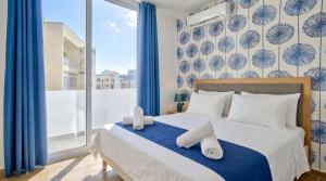 Tower Road Apartments & Penthouse with Heated Jacuzzi