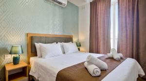 Tower Road Apartments & Penthouse with Heated Jacuzzi
