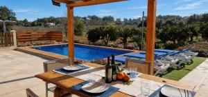 Finca con piscina rodeada de naturaleza