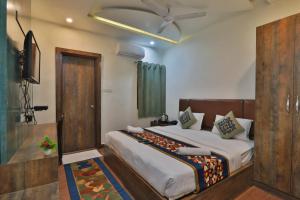 Real Kashi By Jankiiiia #Best Budget Rooms #Air Condition Rooms #Free Parking #Family Choice #Affordable Stay