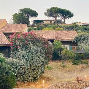 Villa la Testa -pinarello Sea-view residence in Pinarello, sleeps 7, pool