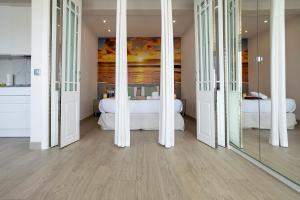 Marbella Sunshine - First Line Beach & Terrace by Rent Me