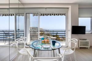 Marbella Sunshine - First Line Beach & Terrace by Rent Me