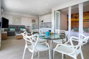 Marbella Sunshine - First Line Beach & Terrace by Rent Me