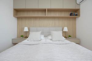 Air-conditioned Apartment with Parking and Balcony by Noclegi Renters