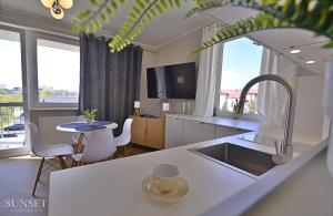 Sunset Apartments - Słoneczne dwa pokoje, kolej UBB, kawiarnie, restauracje, trasy rowerowe