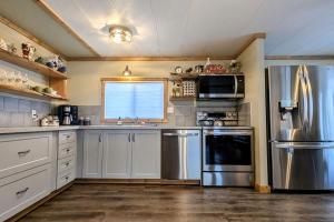 Hillcrest Hideaway Spacious Mountain View Oasis