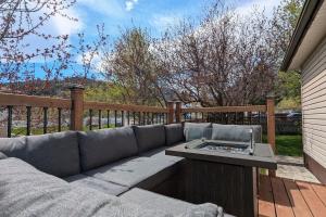 Hillcrest Hideaway Spacious Mountain View Oasis