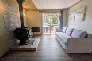 Hillcrest Hideaway Spacious Mountain View Oasis