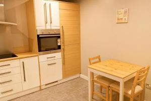 Sleeps 4 - Parking - Wifi