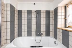 Elegant Stay - Corner to Trevi fountain