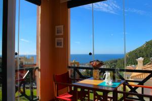 Mar à Vista - Sea View Apartment 10min Walk to the Beach with Balcony & Parking