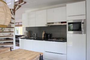 Beach & Dunes Bungalow with private garden and parking by NoordwijkMeer