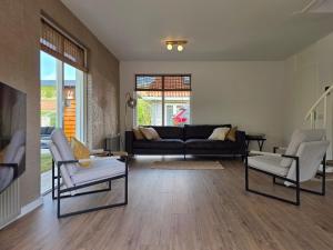 Beach & Dunes Bungalow with private garden and parking by NoordwijkMeer
