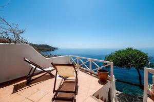 Sea view house by Tinosstay