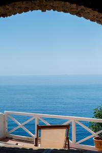 Sea view house by Tinosstay