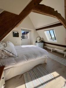 Idyllic secluded hideaway with countryside views on the edge of the Cotswolds