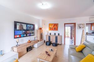 Cubos Chaparral Townhouse & Community Pool