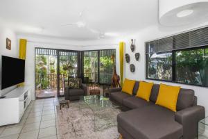 Townsville Tropical Escape - Relaxing Stay in North Ward Near Beach & CBD
