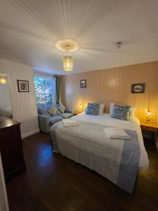 The Wheatsheaf Hotel