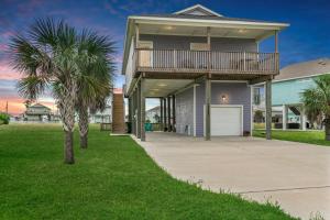 Close to Beach Modern Outdoor Bar Pet Friendly