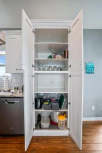 Close to Beach Modern Outdoor Bar Pet Friendly