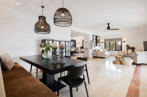 3310 Villa Flores