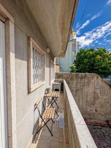 Charming DOurique 3-Bedroom Apartment with Private Balcony in Central Campo de Ourique, Lisbon