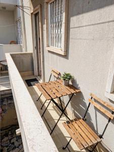 Charming DOurique 3-Bedroom Apartment with Private Balcony in Central Campo de Ourique, Lisbon