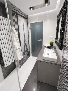 Boutique Old Town Perfect Apartment AC Parking WiFi Balcony