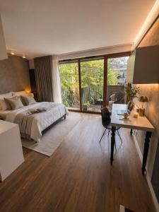 Boutique Old Town Perfect Apartment AC Parking WiFi Balcony