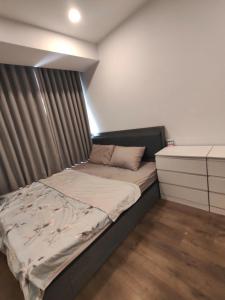 Luxury Sky89 in District 7 w City Views, Pool and Gym