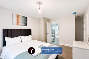 Spacious 4 Bedroom By Tara Stays Short Lets & Serviced Accommodation Aldershot With Free WiFi & Garden