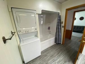 Charming Suite B overlooking downtown - Apartment