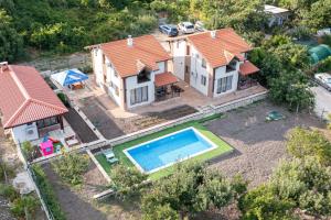 Smokinite Villa 1 - Pool and BBQ near the beach