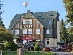 waldhotel AUSZEIT mit Restaurant & Café