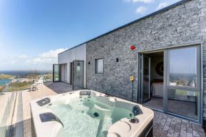 Hidden 18- St Ives Bay Suite Hot Tub