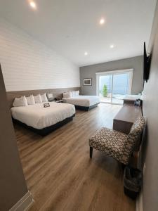 Colonial Hotel & Suites